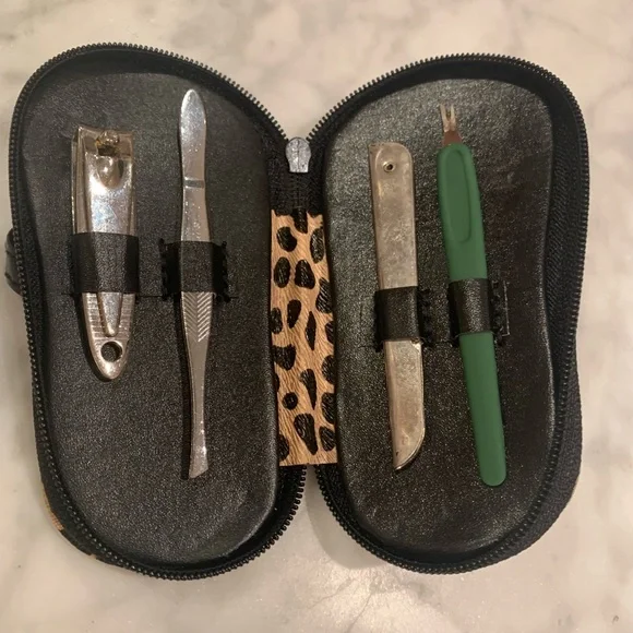 Manicure Set with Stainless Steel Clippers, file, tweezer, and pick - Picture 3 of 6